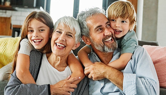 Día del Abuelo: cómo cuidar la salud respiratoria de los más mayores en casa